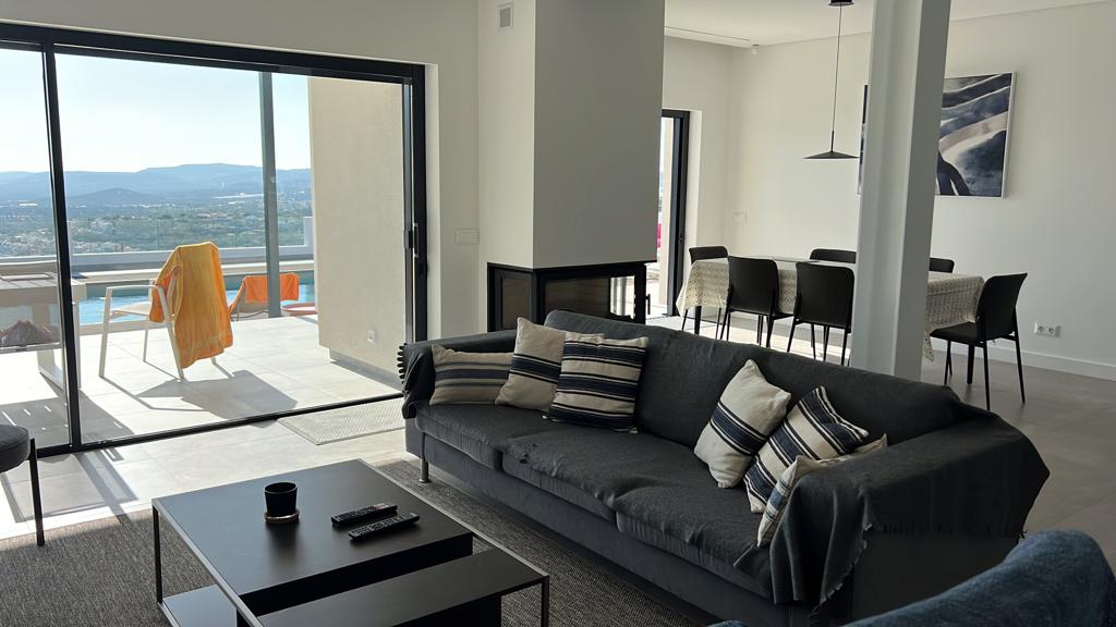 Holidays in Algarve - Portugal - Luxurious private family villa with heated swimming pool and outdoor barbecue, beautiful views with a rooftop for the sunset