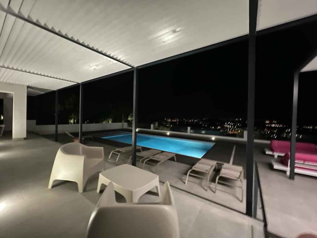 Holidays in Algarve - Portugal - Luxurious private family villa with heated swimming pool and outdoor barbecue, beautiful views with a rooftop for the sunset