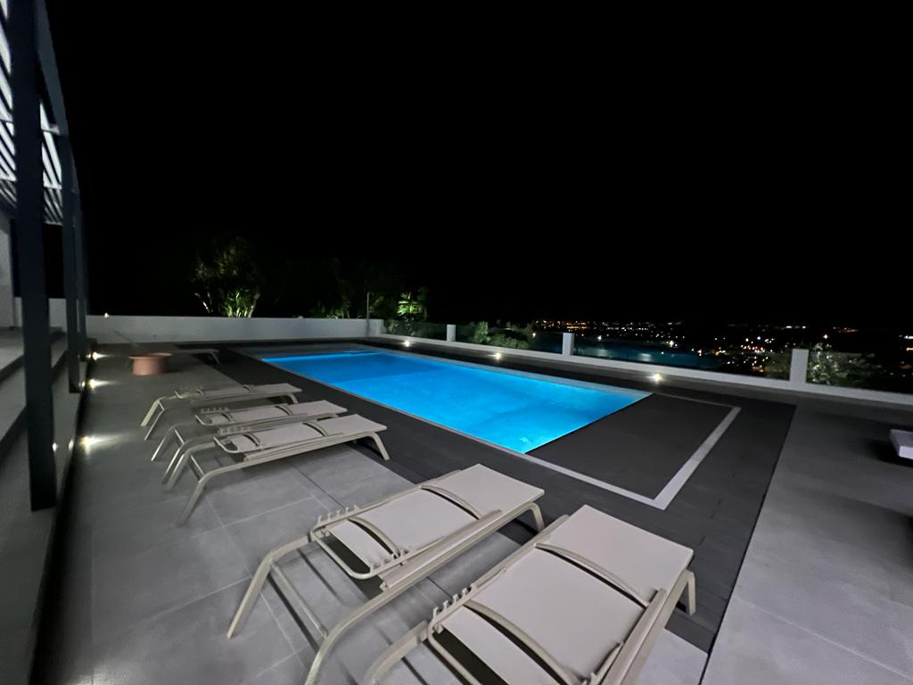 Holidays in Algarve - Portugal - Luxurious private family villa with heated swimming pool and outdoor barbecue, beautiful views with a rooftop for the sunset