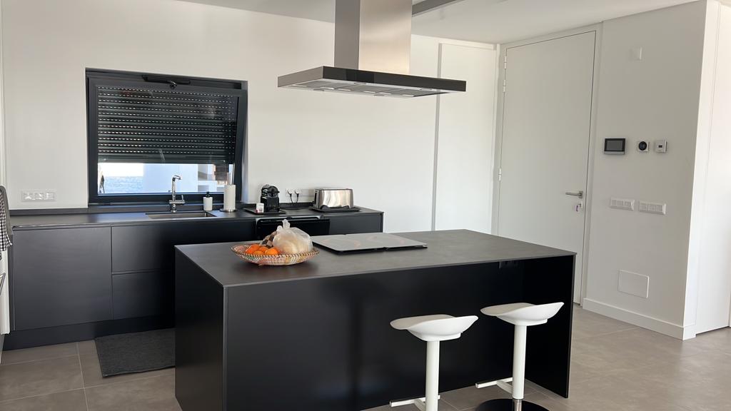 Holidays in Algarve - Portugal - Luxurious private family villa with heated swimming pool and outdoor barbecue, beautiful views with a rooftop for the sunset