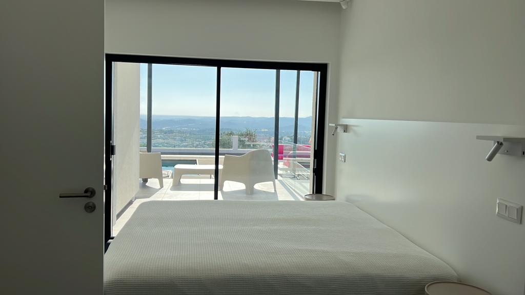 Holidays in Algarve - Portugal - Luxurious private family villa with heated swimming pool and outdoor barbecue, beautiful views with a rooftop for the sunset