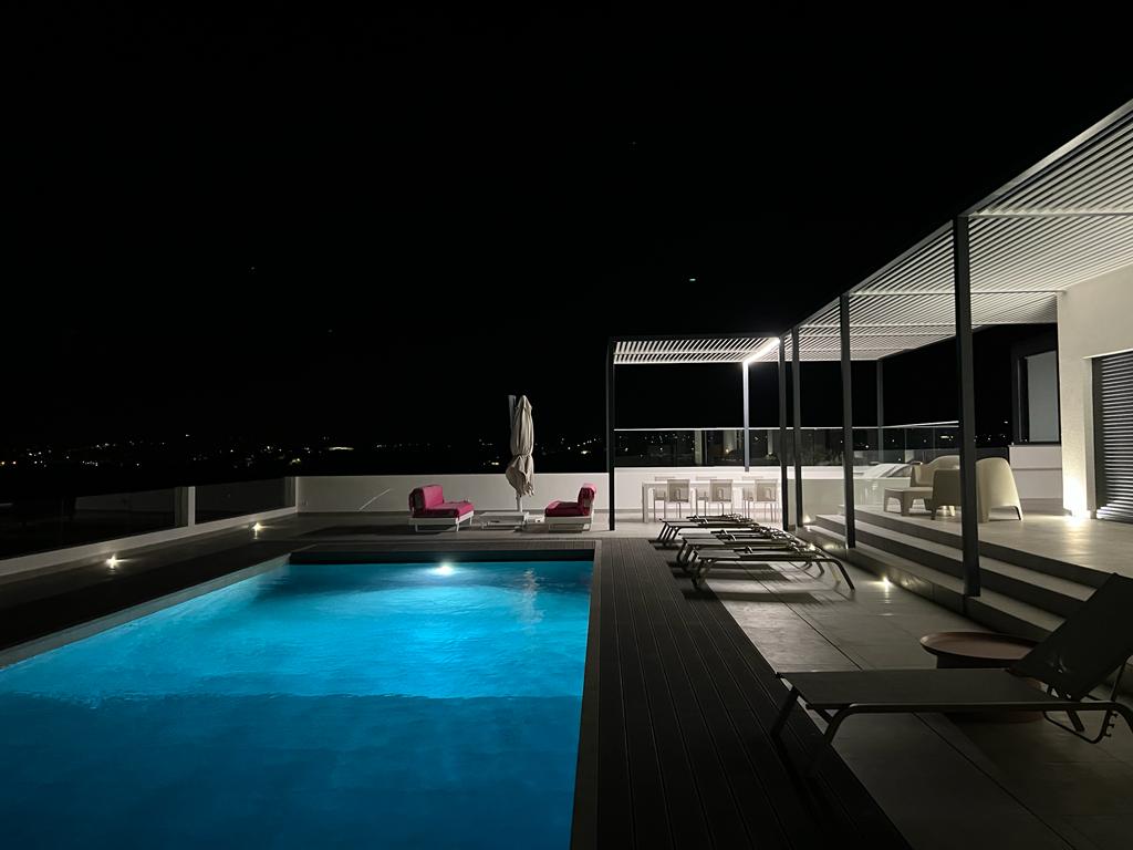 Holidays in Algarve - Portugal - Luxurious private family villa with heated swimming pool and outdoor barbecue, beautiful views with a rooftop for the sunset