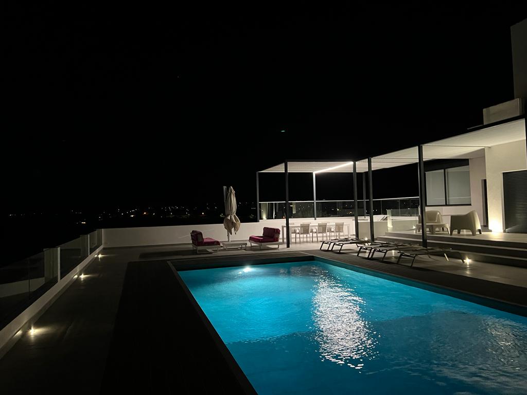 Holidays in Algarve - Portugal - Luxurious private family villa with heated swimming pool and outdoor barbecue, beautiful views with a rooftop for the sunset