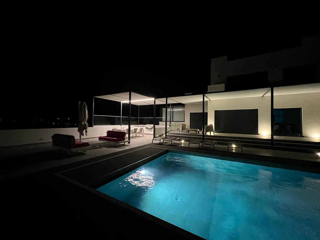 Holidays in Algarve - Portugal - Luxurious private family villa with heated swimming pool and outdoor barbecue, beautiful views with a rooftop for the sunset