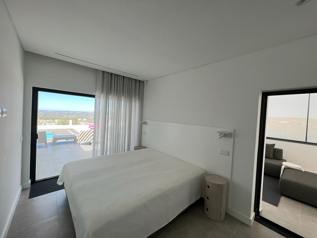 Holidays in Algarve - Portugal - Luxurious private family villa with heated swimming pool and outdoor barbecue, beautiful views with a rooftop for the sunset