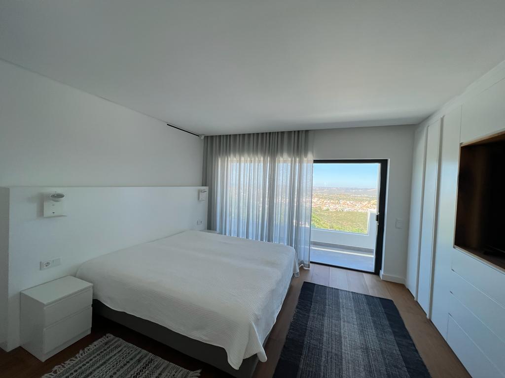 Holidays in Algarve - Portugal - Luxurious private family villa with heated swimming pool and outdoor barbecue, beautiful views with a rooftop for the sunset