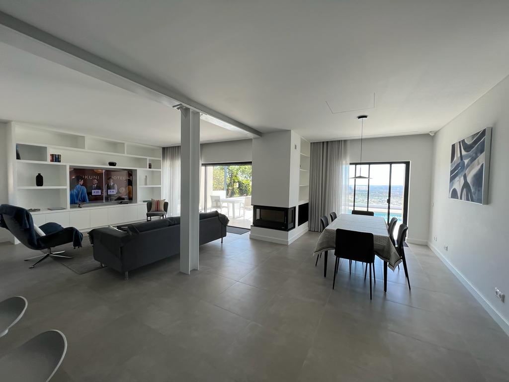 Holidays in Algarve - Portugal - Luxurious private family villa with heated swimming pool and outdoor barbecue, beautiful views with a rooftop for the sunset