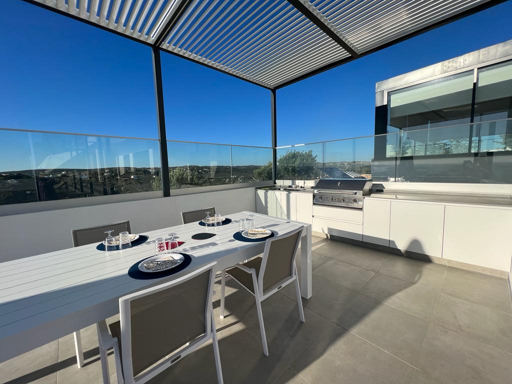 Holidays in Algarve - Portugal - Luxurious private family villa with heated swimming pool and outdoor barbecue, beautiful views with a rooftop for the sunset