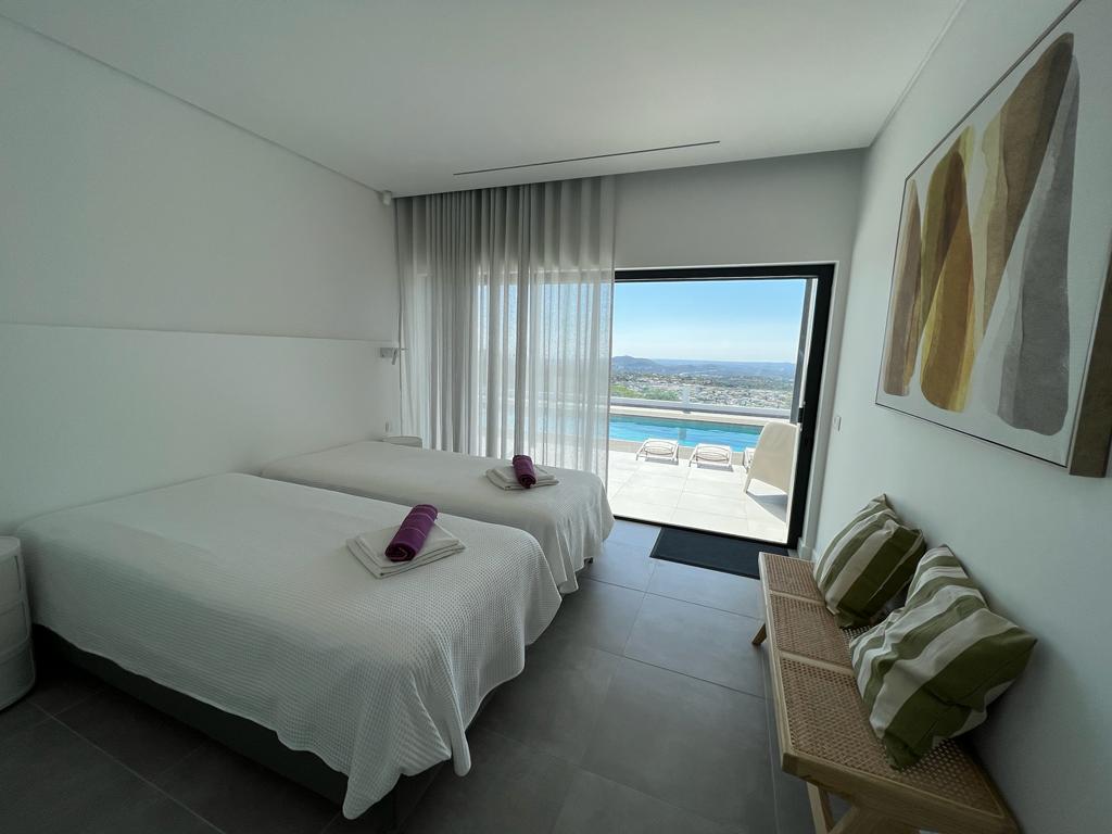Holidays in Algarve - Portugal - Luxurious private family villa with heated swimming pool and outdoor barbecue, beautiful views with a rooftop for the sunset