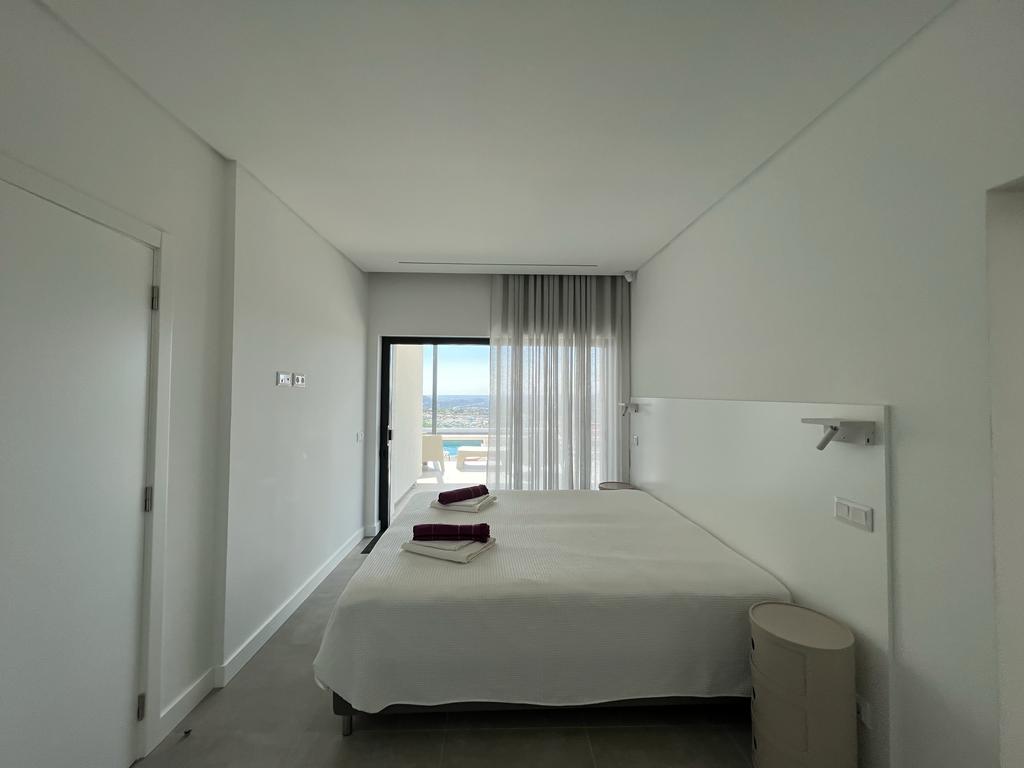 Holidays in Algarve - Portugal - Luxurious private family villa with heated swimming pool and outdoor barbecue, beautiful views with a rooftop for the sunset