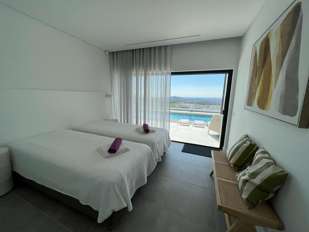 Holidays in Algarve - Portugal - Luxurious private family villa with heated swimming pool and outdoor barbecue, beautiful views with a rooftop for the sunset
