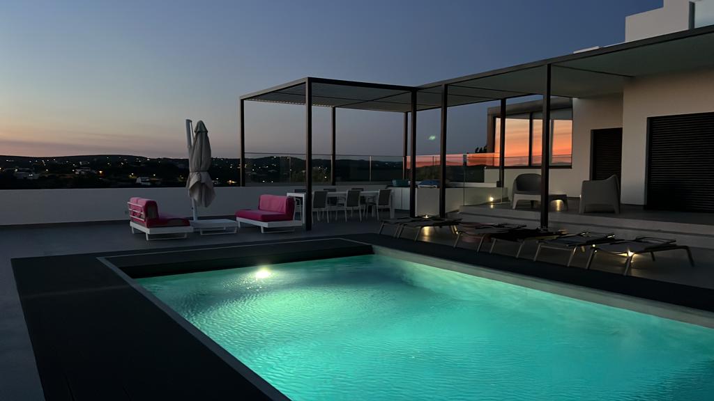 Holidays in Algarve - Portugal - Luxurious private family villa with heated swimming pool and outdoor barbecue, beautiful views with a rooftop for the sunset