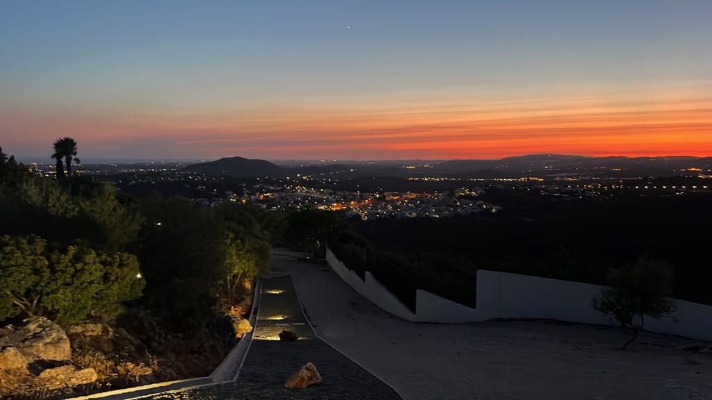 Holidays in Algarve - Portugal - Luxurious private family villa with heated swimming pool and outdoor barbecue, beautiful views with a rooftop for the sunset