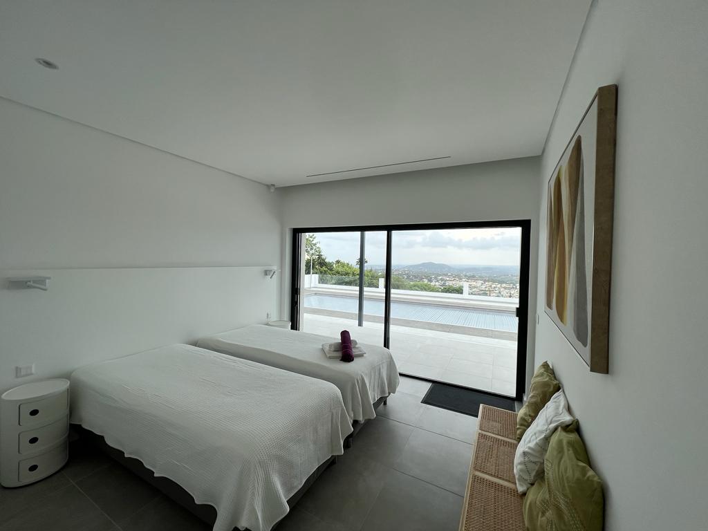 Holidays in Algarve - Portugal - Luxurious private family villa with heated swimming pool and outdoor barbecue, beautiful views with a rooftop for the sunset