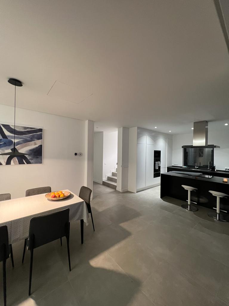 Holidays in Algarve - Portugal - Luxurious private family villa with heated swimming pool and outdoor barbecue, beautiful views with a rooftop for the sunset