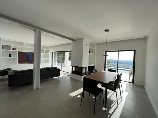 Holidays in Algarve - Portugal - Luxurious private family villa with heated swimming pool and outdoor barbecue, beautiful views with a rooftop for the sunset
