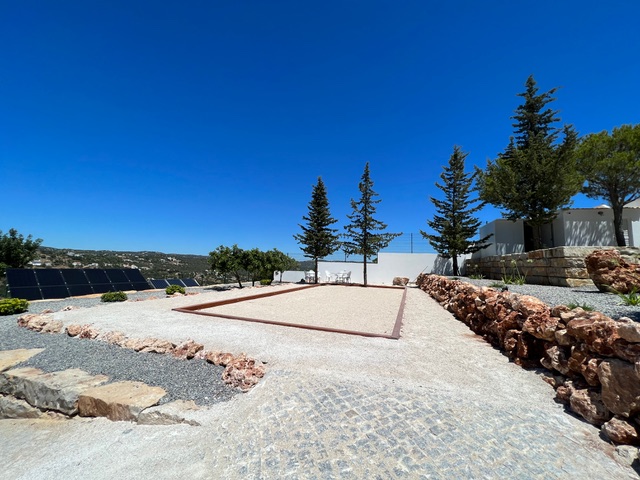 Holidays in Algarve - Portugal - Luxurious private family villa with heated swimming pool and outdoor barbecue, beautiful views with a rooftop for the sunset