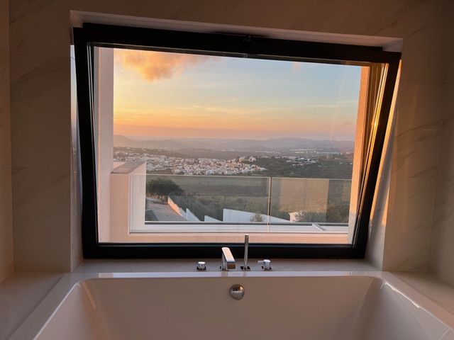Holidays in Algarve - Portugal - Luxurious private family villa with heated swimming pool and outdoor barbecue, beautiful views with a rooftop for the sunset
