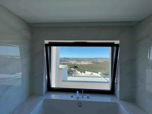 Holidays in Algarve - Portugal - Luxurious private family villa with heated swimming pool and outdoor barbecue, beautiful views with a rooftop for the sunset