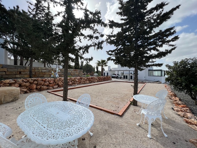 Holidays in Algarve - Portugal - Luxurious private family villa with heated swimming pool and outdoor barbecue, beautiful views with a rooftop for the sunset