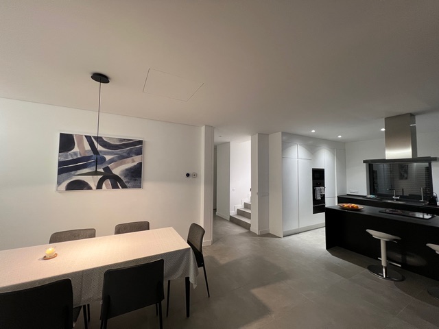 Holidays in Algarve - Portugal - Luxurious private family villa with heated swimming pool and outdoor barbecue, beautiful views with a rooftop for the sunset