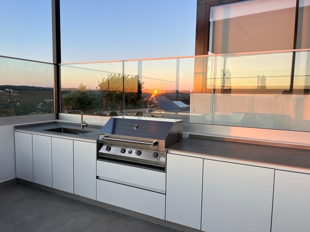 Holidays in Algarve - Portugal - Luxurious private family villa with heated swimming pool and outdoor barbecue, beautiful views with a rooftop for the sunset