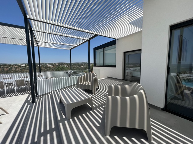 Holidays in Algarve - Portugal - Luxurious private family villa with heated swimming pool and outdoor barbecue, beautiful views with a rooftop for the sunset