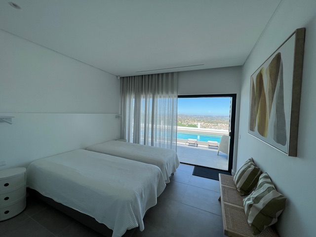 Holidays in Algarve - Portugal - Luxurious private family villa with heated swimming pool and outdoor barbecue, beautiful views with a rooftop for the sunset