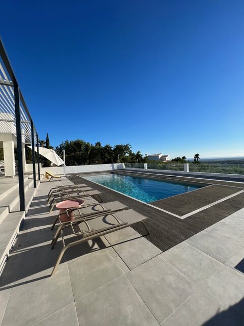 Holidays in Algarve - Portugal - Luxurious private family villa with heated swimming pool and outdoor barbecue, beautiful views with a rooftop for the sunset